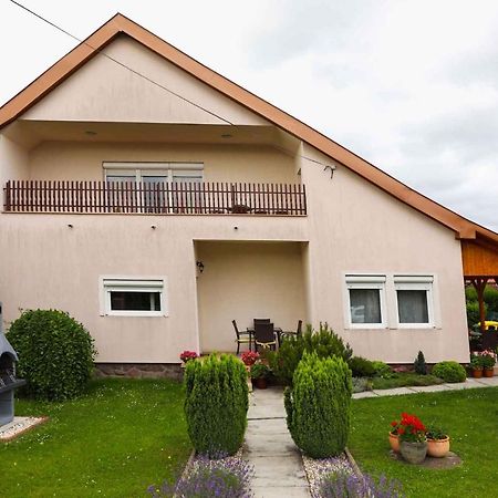Holiday Home In Balatonkeresztur 19455 Balatonkeresztúr Exterior foto