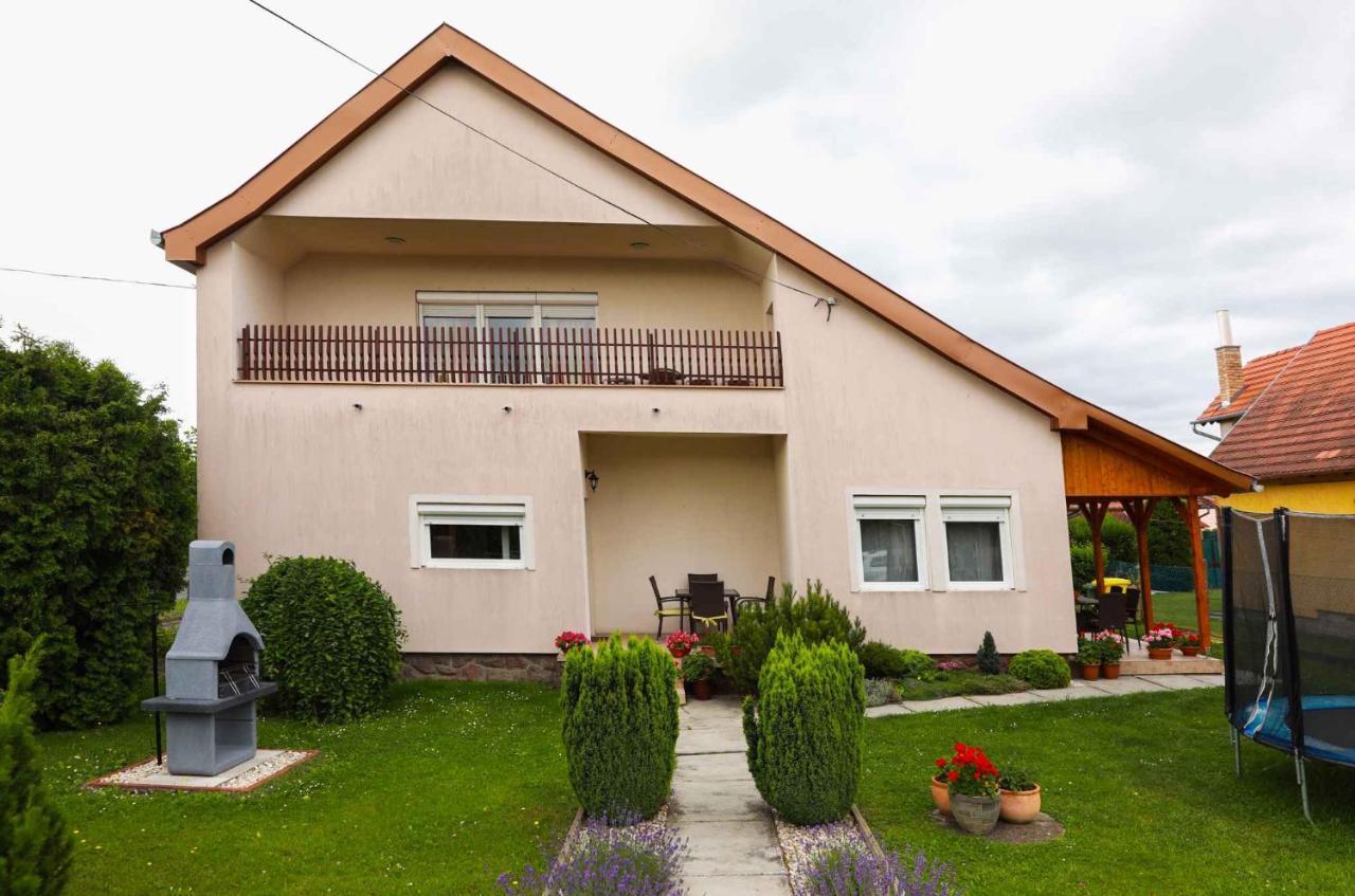 Holiday Home In Balatonkeresztur 19455 Balatonkeresztúr Exterior foto
