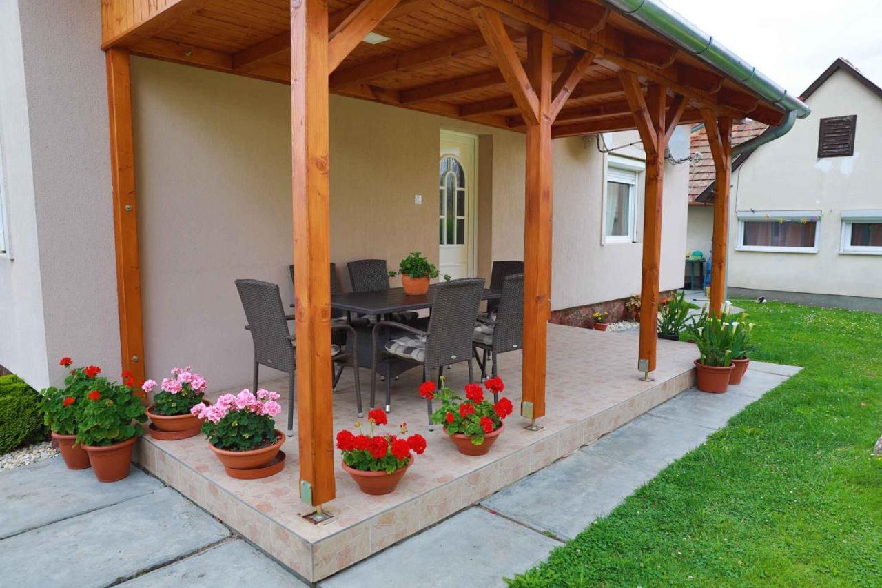 Holiday Home In Balatonkeresztur 19455 Balatonkeresztúr Exterior foto